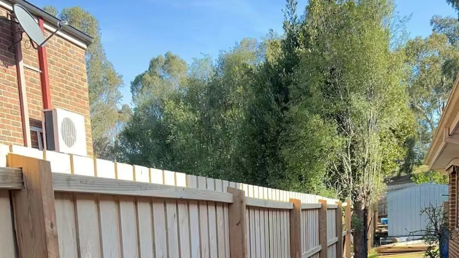 Auhua fencing gates fence concrete installation 01