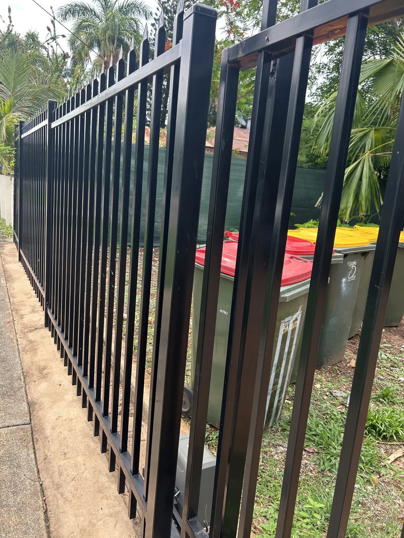 Auhua fencing gates fence project 03