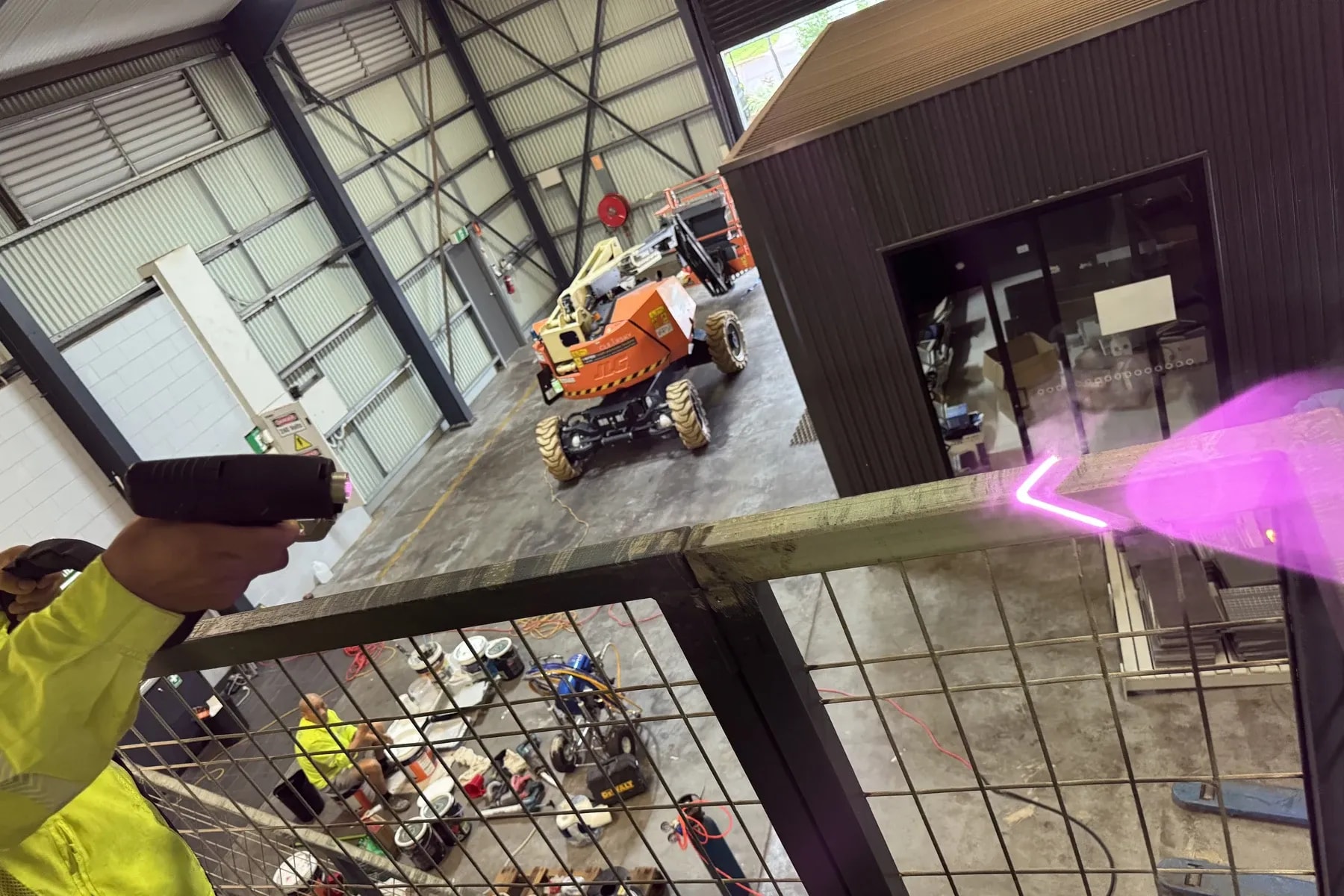 Auhua metal laser engineering indoor railing laser cleaning 06