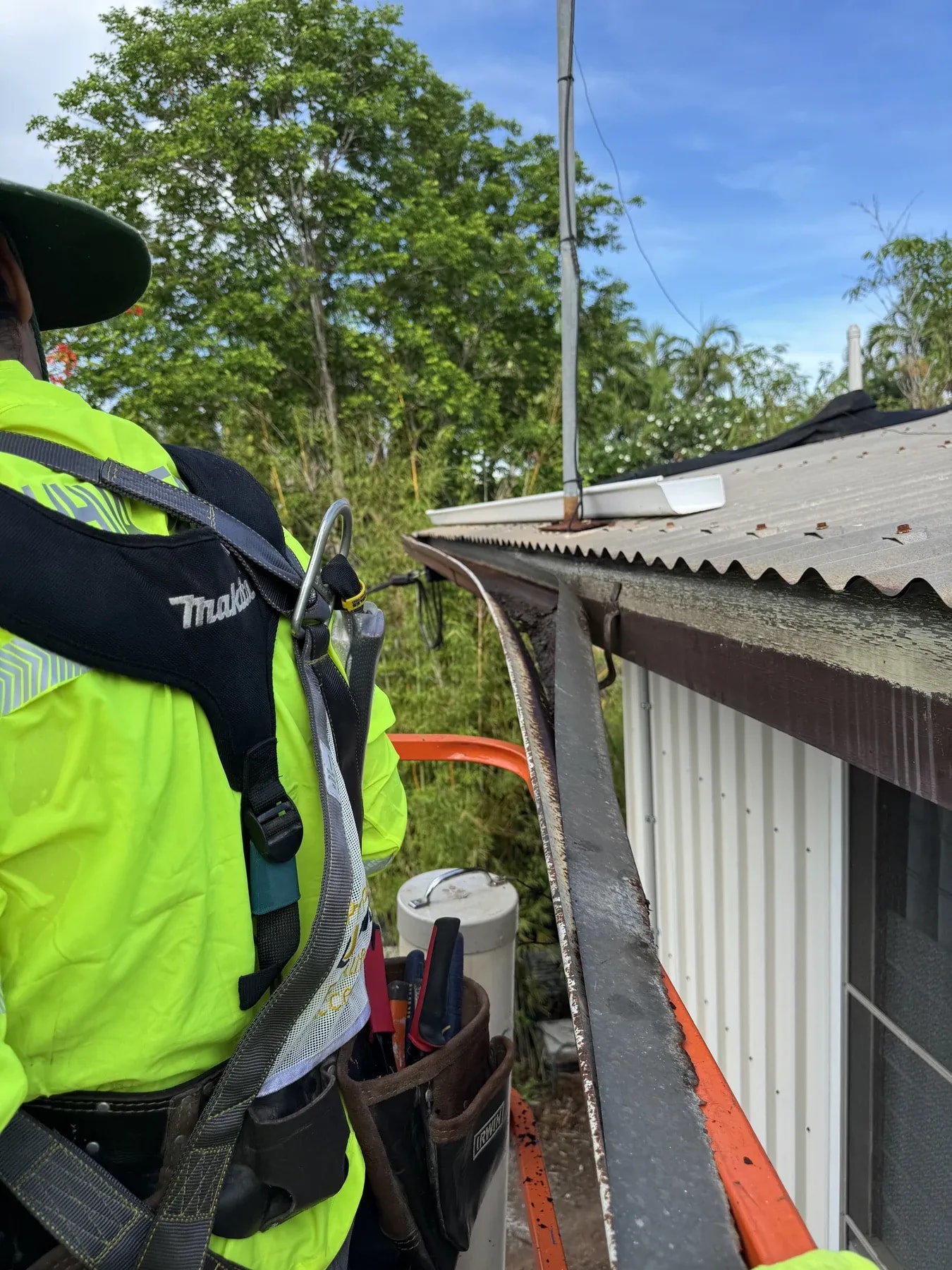 Auhua renovation property improvement roof leak repair 2025 11 14 04