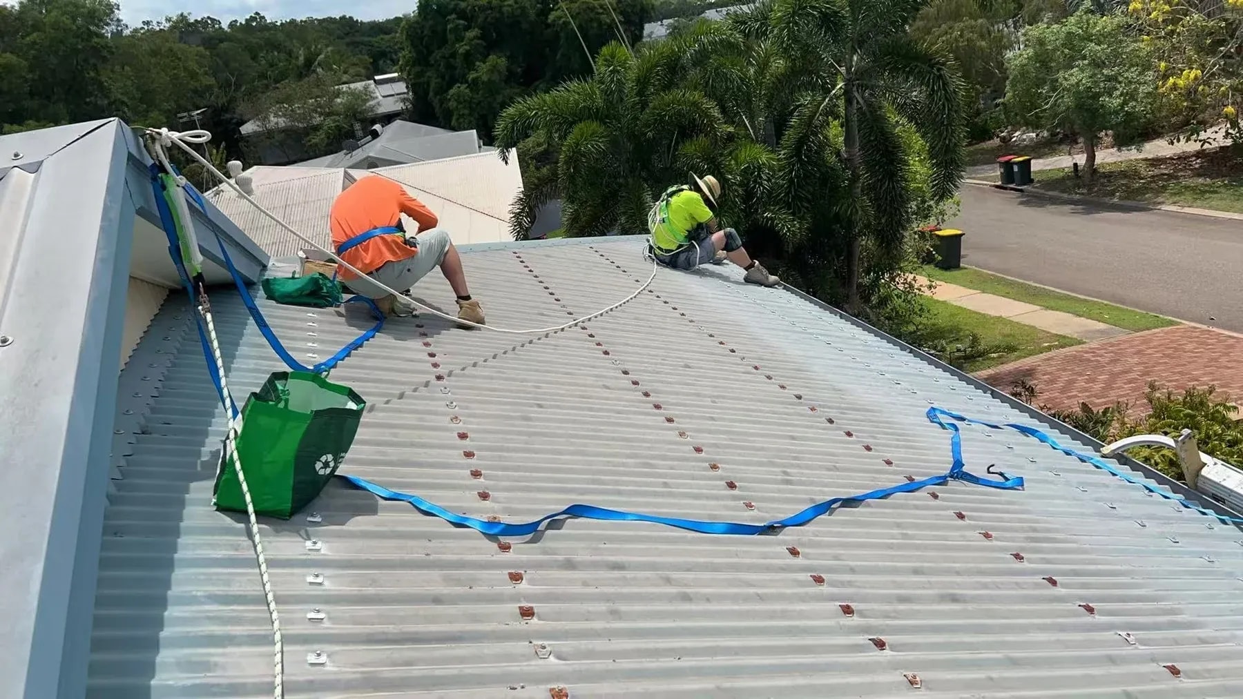 Auhua renovation property improvement roof renewal bolt paint 02