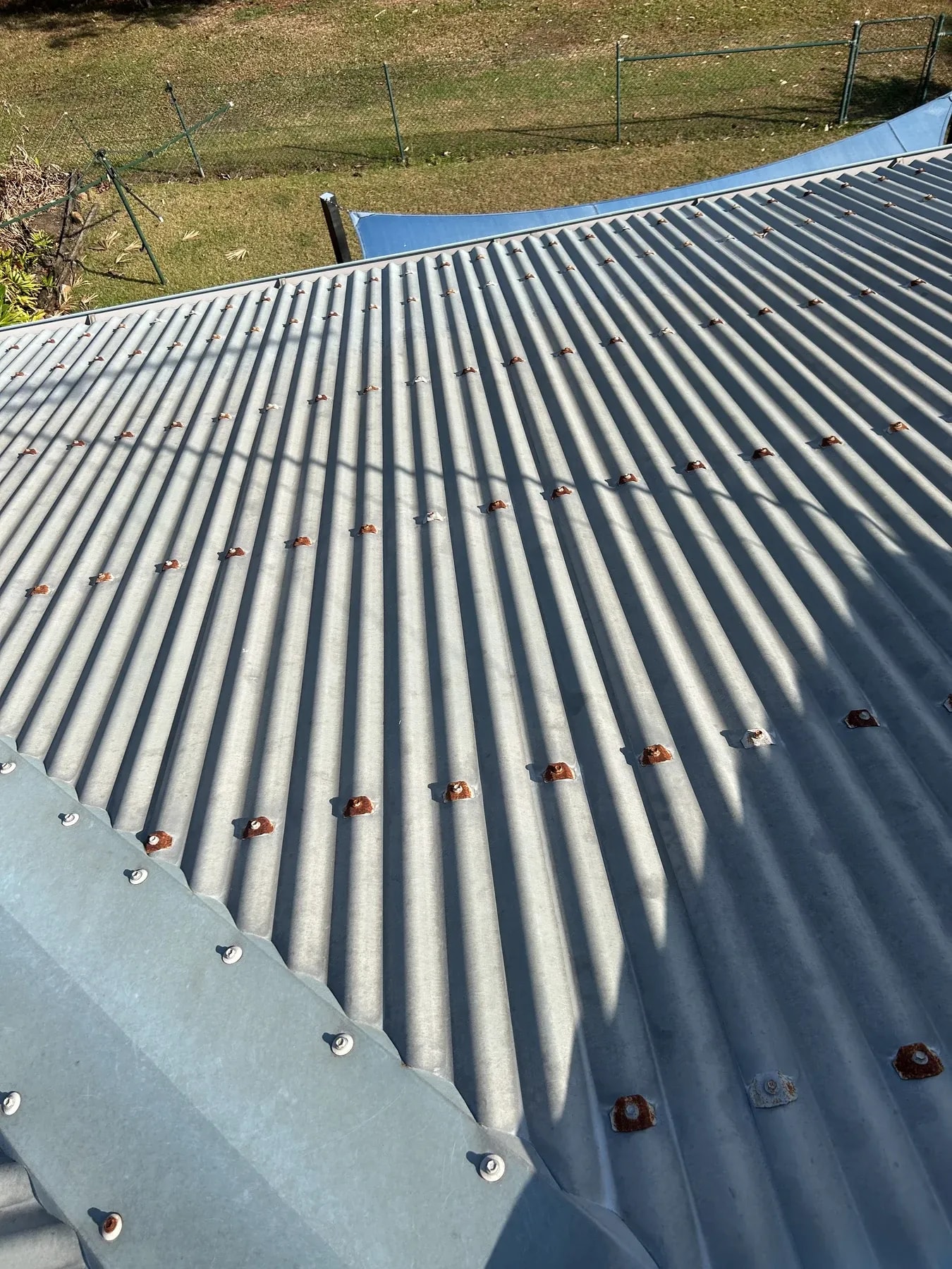Auhua renovation property improvement roof renewal bolt paint 03