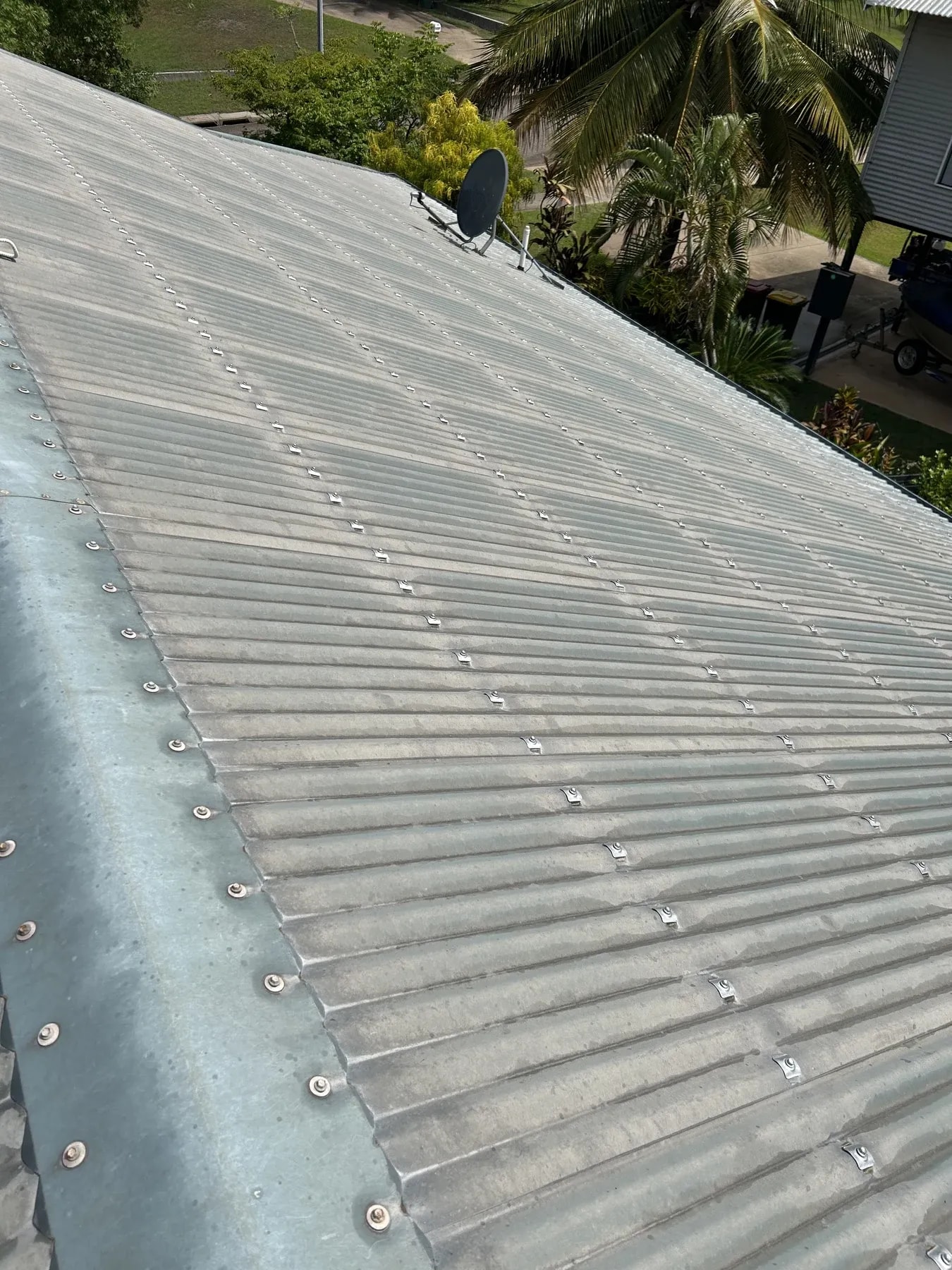 Auhua renovation property improvement roof renewal bolt paint 06